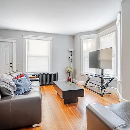 Welcome To Hat City Danbury, A Suburban Retreat Extérieur photo