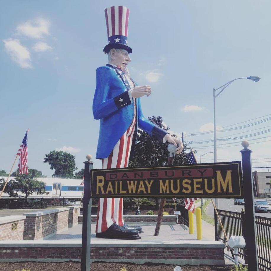 Welcome To Hat City Danbury, A Suburban Retreat Extérieur photo