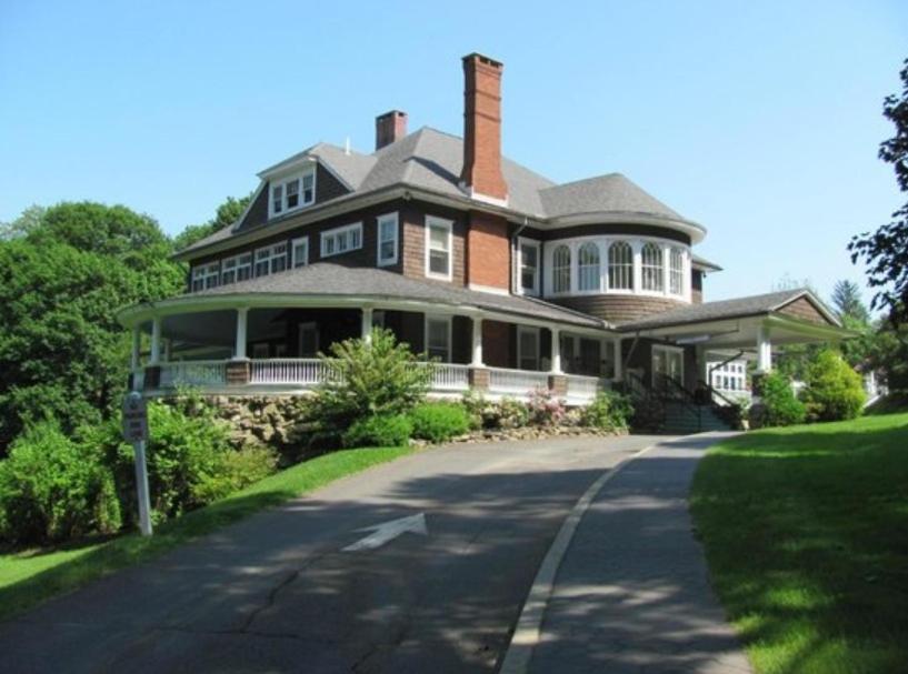 Welcome To Hat City Danbury, A Suburban Retreat Extérieur photo