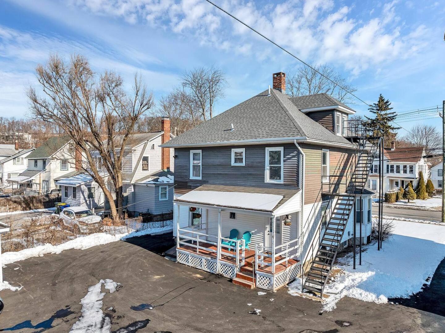 Welcome To Hat City Danbury, A Suburban Retreat Extérieur photo