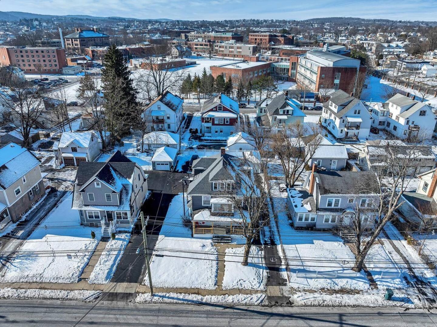 Welcome To Hat City Danbury, A Suburban Retreat Extérieur photo