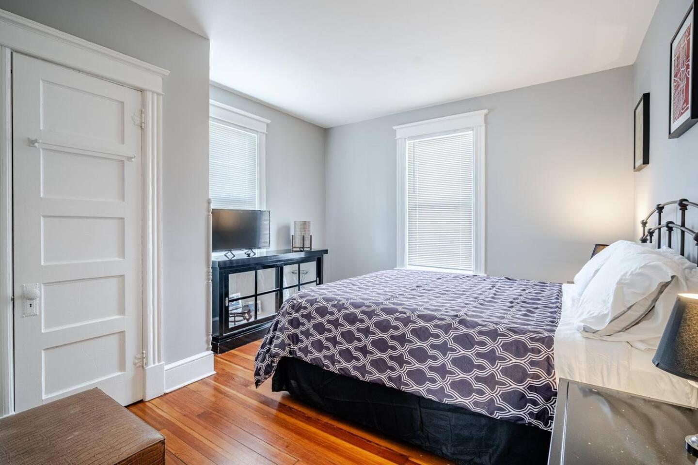 Welcome To Hat City Danbury, A Suburban Retreat Extérieur photo