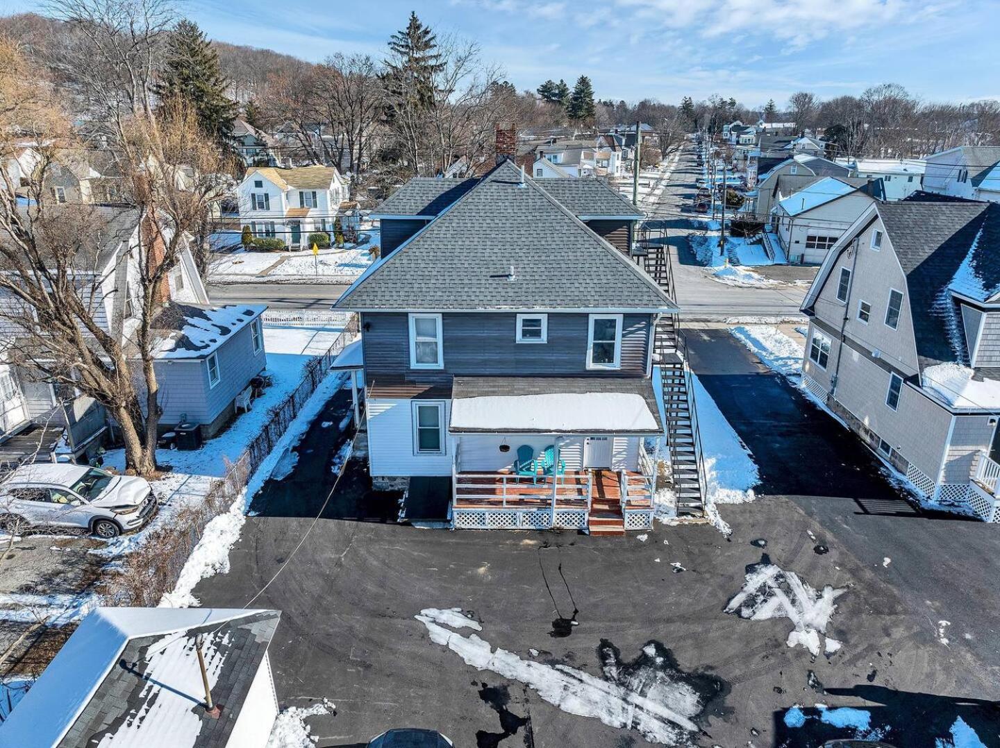 Welcome To Hat City Danbury, A Suburban Retreat Extérieur photo