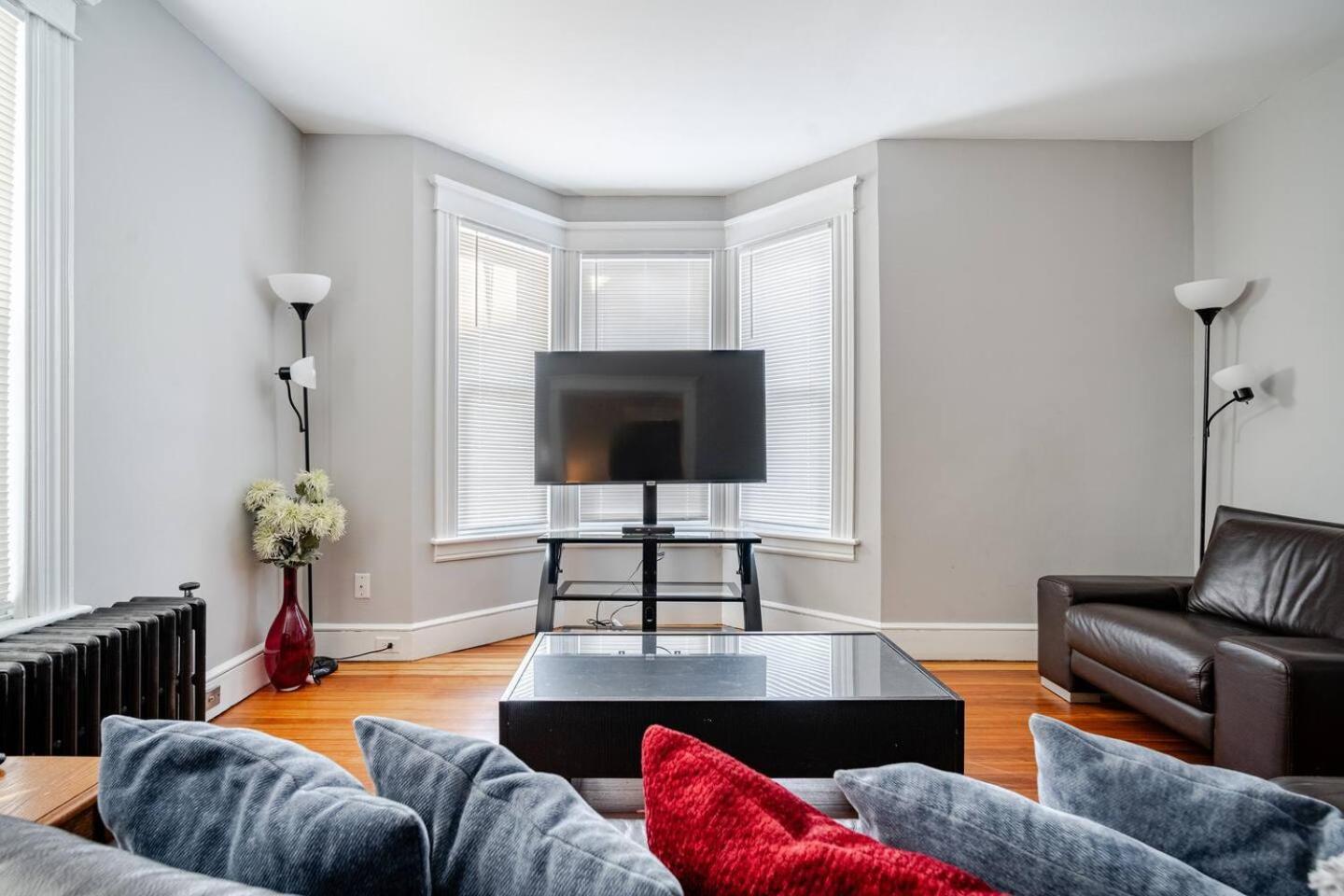 Welcome To Hat City Danbury, A Suburban Retreat Extérieur photo
