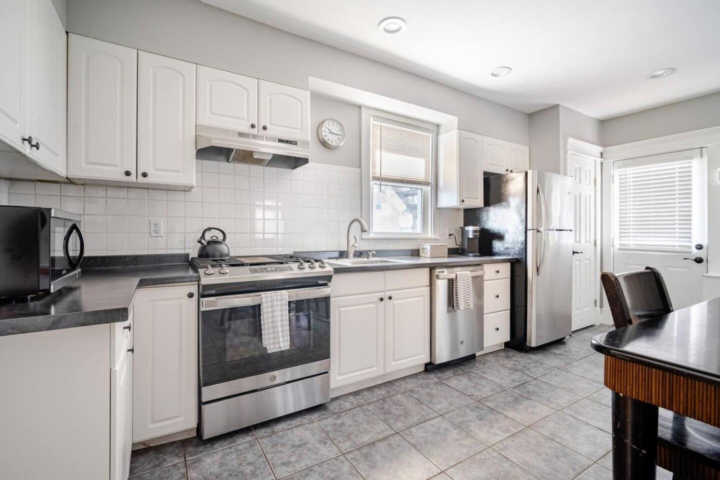 Welcome To Hat City Danbury, A Suburban Retreat Extérieur photo
