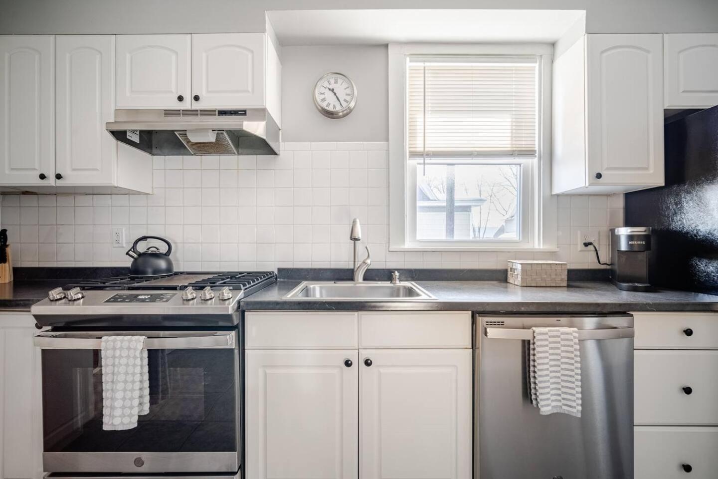 Welcome To Hat City Danbury, A Suburban Retreat Extérieur photo